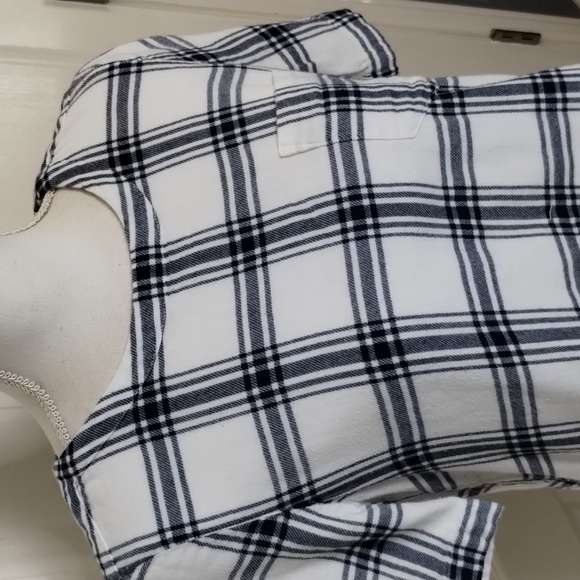 Madewell women's small button back blue/white plaid flannel feel material top - Picture 2 of 13